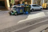 Πάτρα: Πάρκαρε στη θέση των γεμάτων κάδων σκουπιδιών - Μια εικόνα, τρία προβλήματα