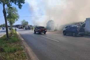 Συναγερμός στην Καλαμάτα: Μεγάλη πυρκαγιά σε αποθήκη πλαστικών, διακοπή της κυκλοφορίας