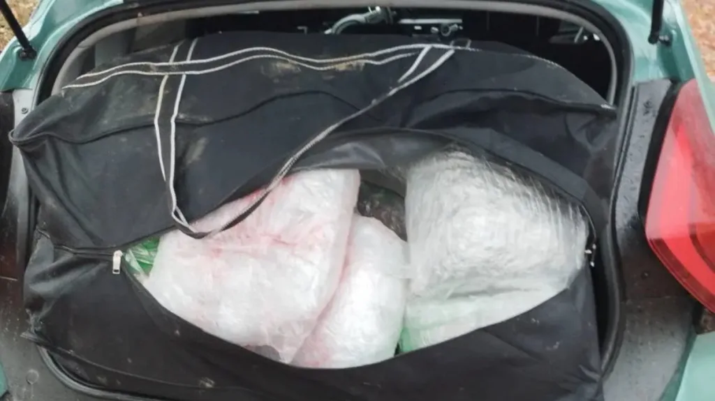 Ανθρωποκυνηγητό σε Καστοριά και Κοζάνη για 43χρονο – Καταδίωξη, εγκατάλειψη οχήματος και 76 κιλά κάνναβης