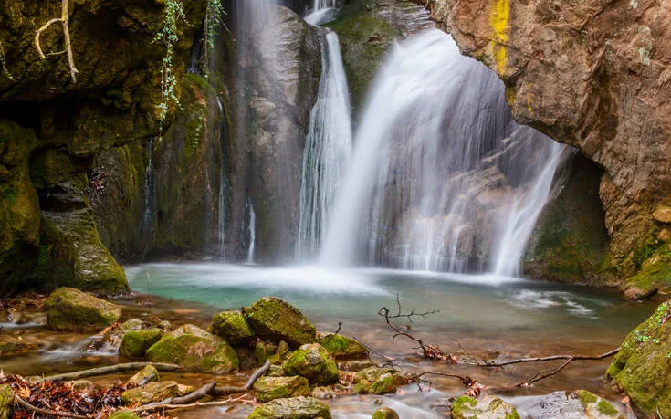 Πρωτομαγιά στα Καλάβρυτα: 5 λόγοι που θα σε κάνουν να αφήσεις την πόλη χωρίς δεύτερη σκέψη