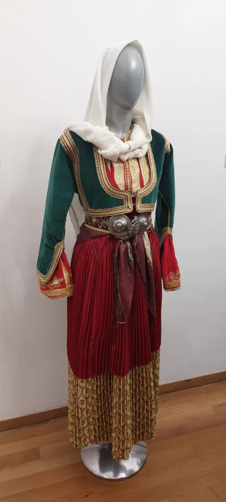 Πάτρα: Τα παιδιά του ΚΔΑΠΑμεΑ ΑΜΠΕΤ ΧΑΣΜΑΝ γνώρισαν από κοντά τον κόσμο της παραδοσιακής φορεσιάς