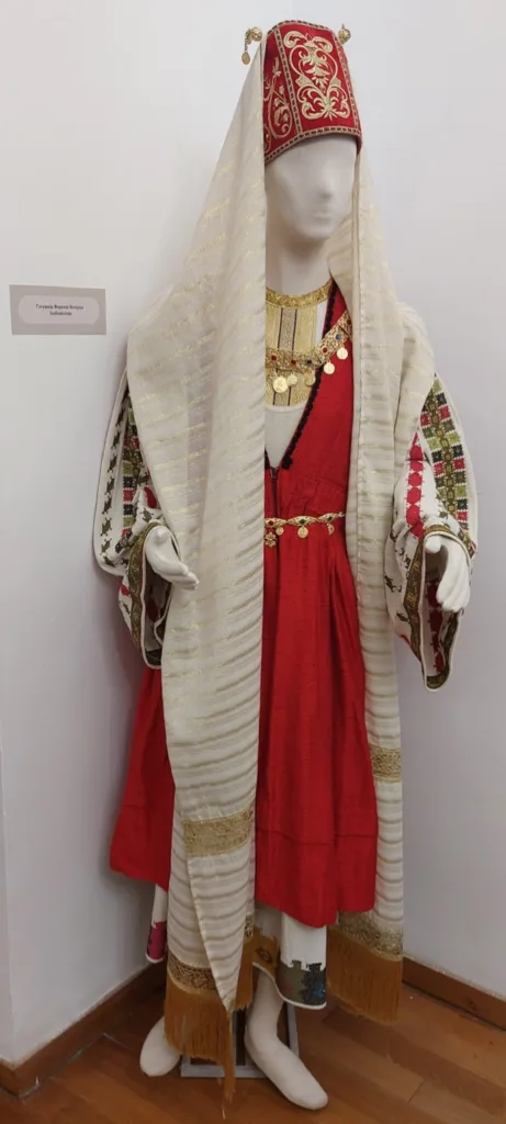 Πάτρα: Τα παιδιά του ΚΔΑΠΑμεΑ ΑΜΠΕΤ ΧΑΣΜΑΝ γνώρισαν από κοντά τον κόσμο της παραδοσιακής φορεσιάς