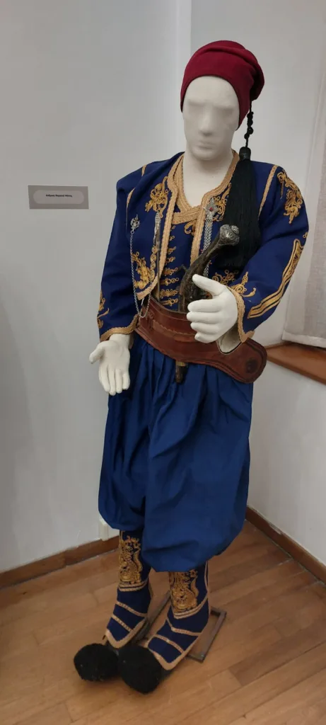 Πάτρα: Τα παιδιά του ΚΔΑΠΑμεΑ ΑΜΠΕΤ ΧΑΣΜΑΝ γνώρισαν από κοντά τον κόσμο της παραδοσιακής φορεσιάς