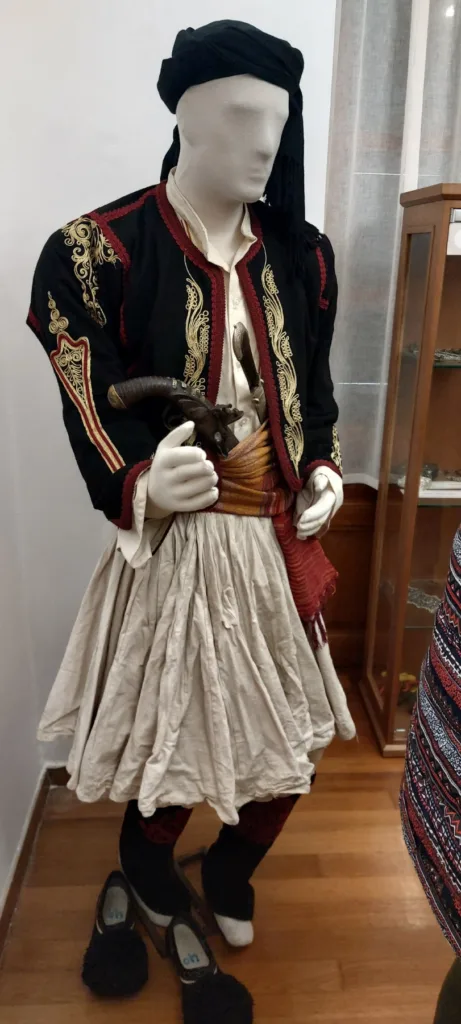 Πάτρα: Τα παιδιά του ΚΔΑΠΑμεΑ ΑΜΠΕΤ ΧΑΣΜΑΝ γνώρισαν από κοντά τον κόσμο της παραδοσιακής φορεσιάς