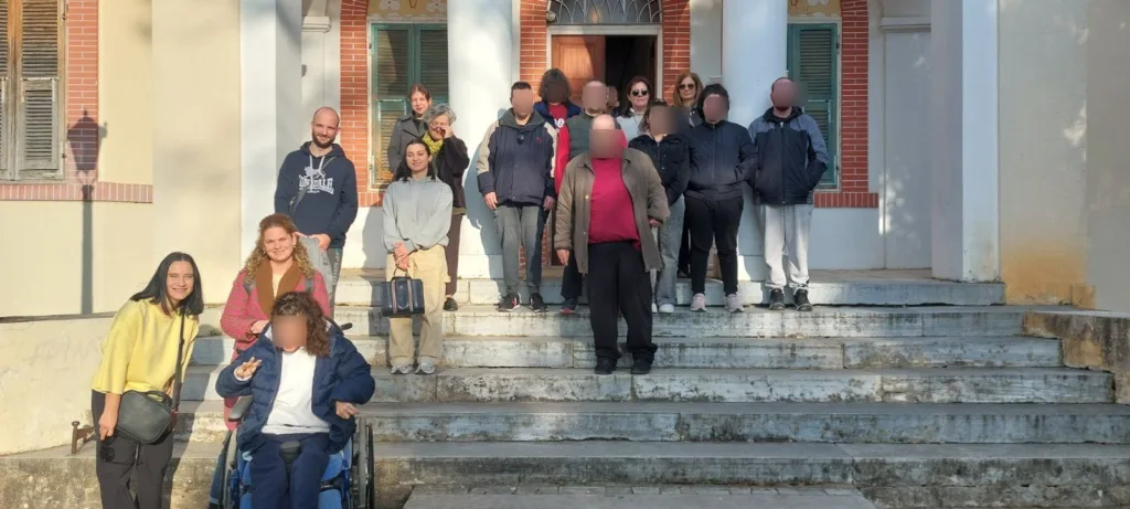 Πάτρα: Τα παιδιά του ΚΔΑΠΑμεΑ ΑΜΠΕΤ ΧΑΣΜΑΝ γνώρισαν από κοντά τον κόσμο της παραδοσιακής φορεσιάς