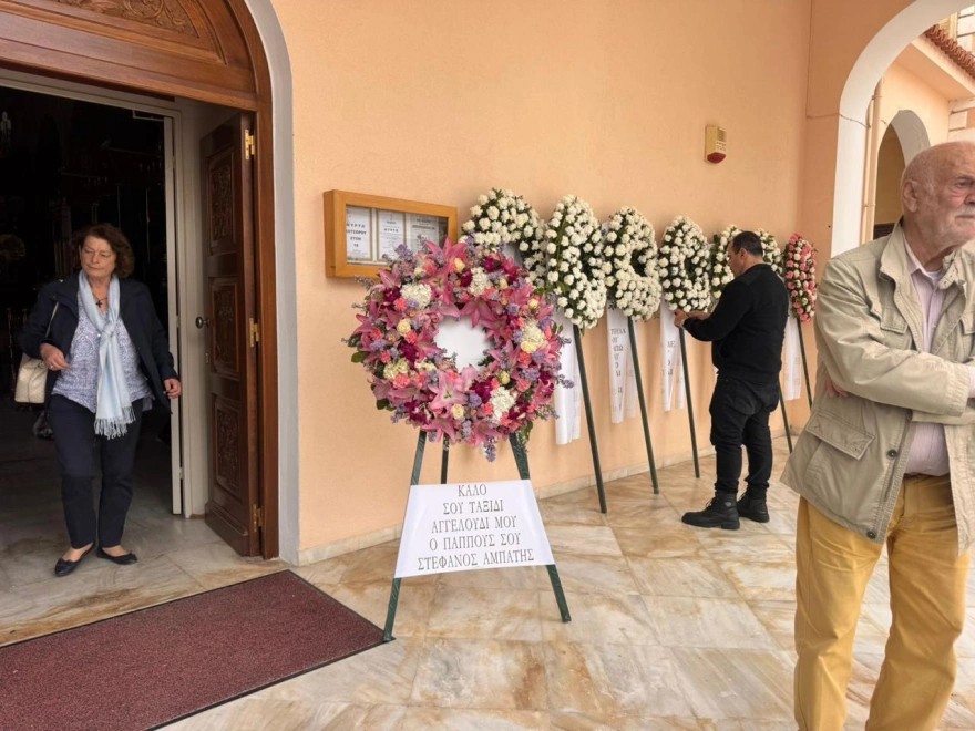 Κεφαλονιά: Σπαραγμός στην κηδεία της Μυρτούς - «Καλό ταξίδι αγγελούδι μου» ΦΩΤΟ