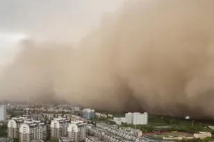 Κίνα: Κυκλώνας έφερε καταιγίδες και σκόνη άμμου σε 10 επαρχίες ΒΙΝΤΕΟ