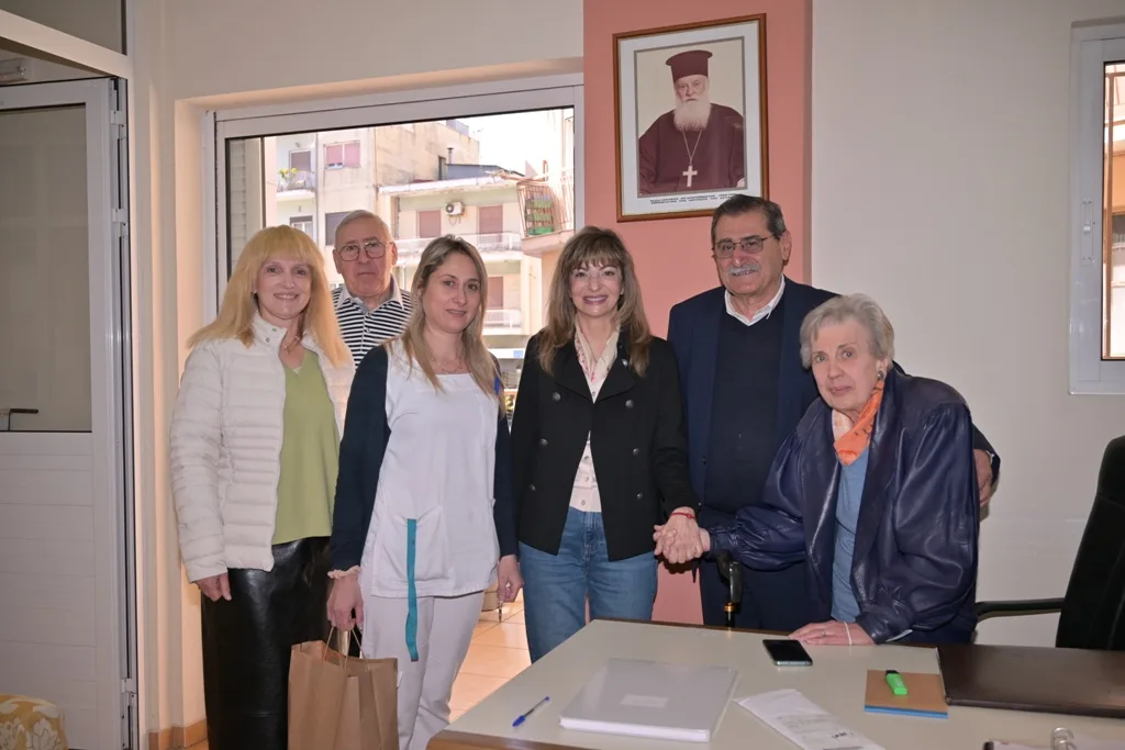 Πάτρα: Πελετίδης και Σαμούρη προσέφεραν γλυκά και χαμόγελα σε ιδρύματα ΦΩΤΟ