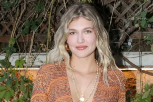 Στην Κέρκυρα για το Πάσχα η Κλέλια Ανδριολάτου – Οι εικόνες που δημοσίευσε