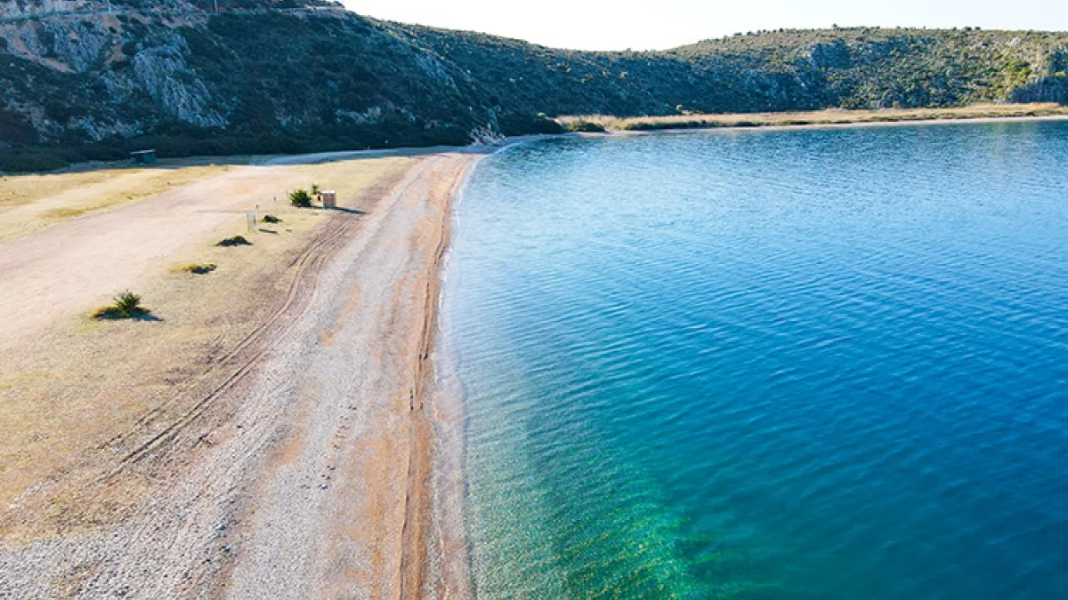 Παραλίες στην Πελοπόννησο: 10 ακτές που ορίζουν το ελληνικό καλοκαίρι