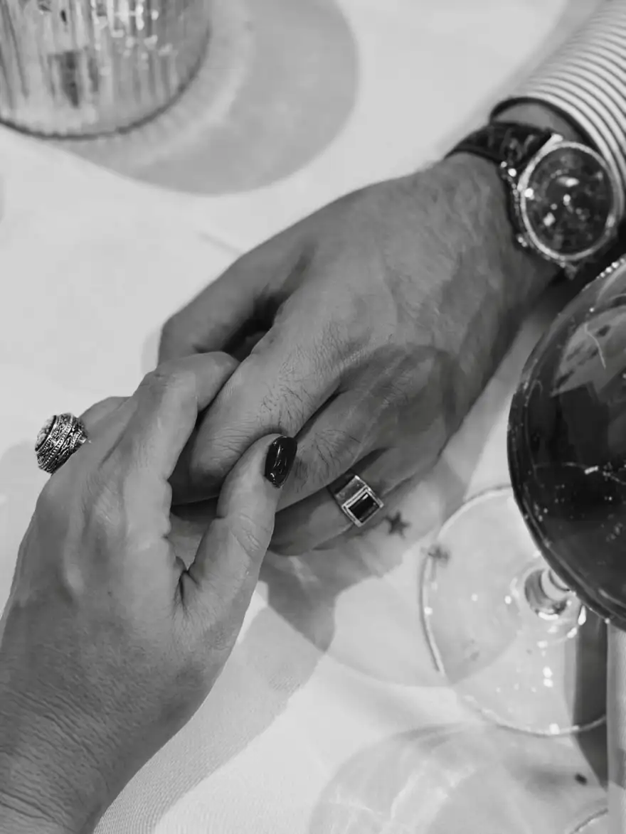 Μαρία Κορινθίου: Το τρυφερό φιλί στον Γιώργο Καραθανάση