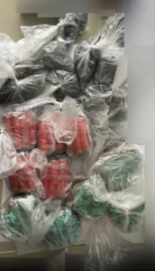 Είχαν φτιάξει...οπλοστάσιο για το Πάσχα, συνελήφθησαν ανήλικοι και γονείς με 764 κροτίδες