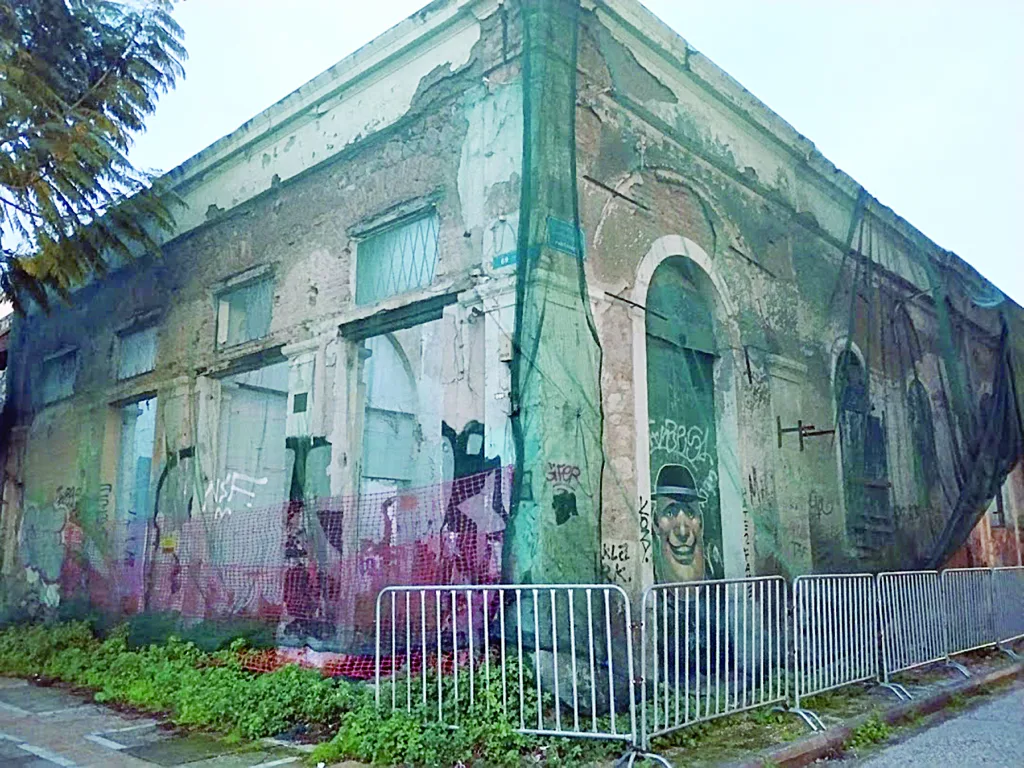 Η Πάτρα που καταρρέει: Ανασφάλεια στην πόλη από τα επικίνδυνα κτίρια - Ανήκουν σε ιδιώτες, Δημόσιο, Δήμο, Εκκλησία