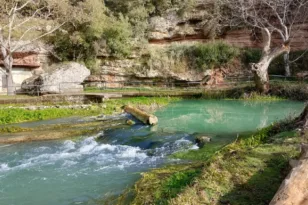 Προστασία και αξιοποίηση των πηγών του Λάδωνα: Προκήρυξη της μελέτης από τον Δήμο Καλαβρύτων
