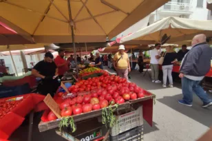 ΑΥΤΟΨΙΑ Πάτρα: Λαϊκές χωρίς κανόνες – Γιατί οι κάτοικοι μιλούν για διαχρονική δυσλειτουργία ΦΩΤΟ