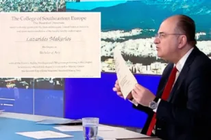Λαζαρίδης: Εδειξε on air το πτυχίο και απάντησε για τον διορισμό του – «Δεν παραιτούμαι»