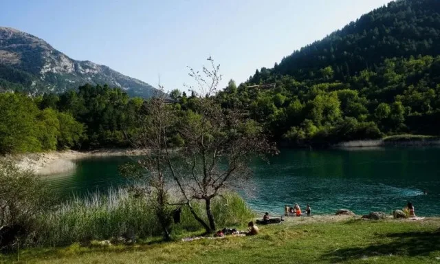 Πρωτομαγιά στην Αιγιάλεια: 4 τρόποι να ζήσεις την πιο ανοιξιάτικη απόδραση δίπλα σε βουνό και θάλασσα ΦΩΤΟ