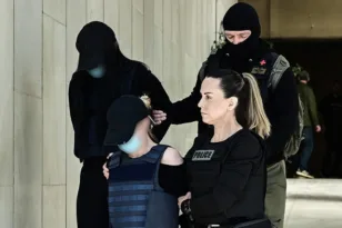 Δολοφονία στον Άγιο Δημήτριο: Δίωξη για υπόθαλψη εγκληματία στον 18χρονο και τις κοπέλες