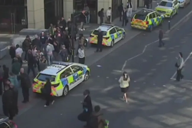 Λονδίνο: Επιβάτες αισθάνθηκαν αδιαθεσία σε σιδηροδρομικό σταθμό, ψάχνουν διαρροή αερίου