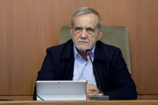 Ιράν και ΗΠΑ: Ο Πεζεσκιάν ζητά διπλωματική οδό, το Πακιστάν τρέχει τις επαφές