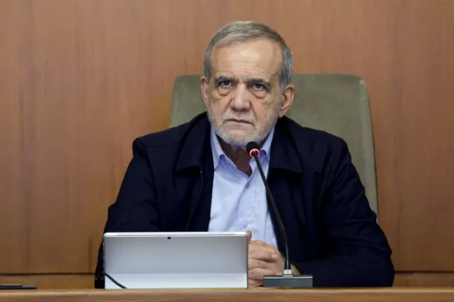 Ιράν και ΗΠΑ: Ο Πεζεσκιάν ζητά διπλωματική οδό, το Πακιστάν τρέχει τις επαφές