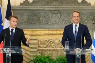 Μητσοτάκης – Μακρόν: «Κορωνίδα» η αμοιβαία συνδρομή, «θα είμαστε στο πλευρό σας» το μήνυμα της Γαλλίας