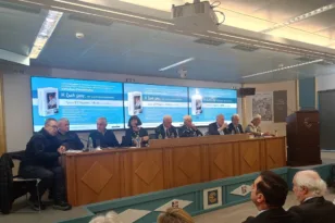 Αλέξανδρος Μανιατόπουλος: Χιλιόμετρα ζωής – Ο πατρινός θρύλος της αυτοκίνησης παρουσίασε την “Λωρίδα προσπεράσματος”