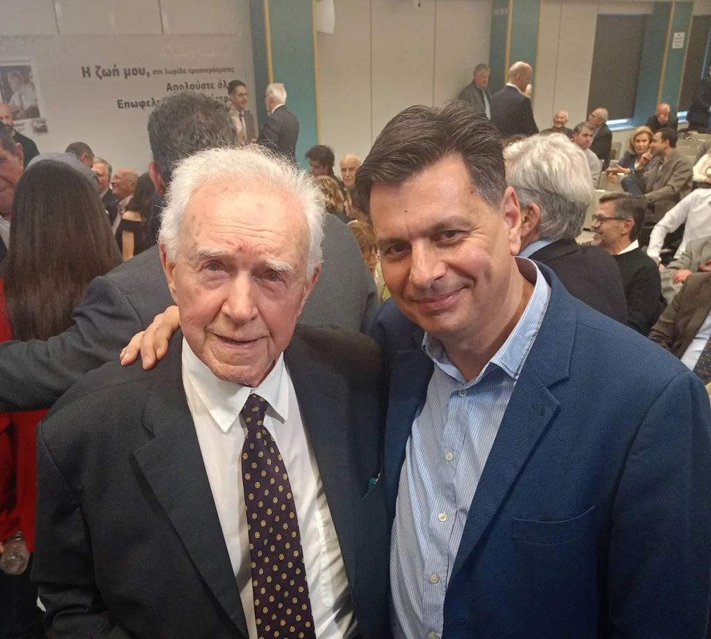 Αλέξανδρος Μανιατόπουλος: Χιλιόμετρα ζωής - Ο πατρινός θρύλος της αυτοκίνησης παρουσίασε την "Λωρίδα προσπεράσματος"