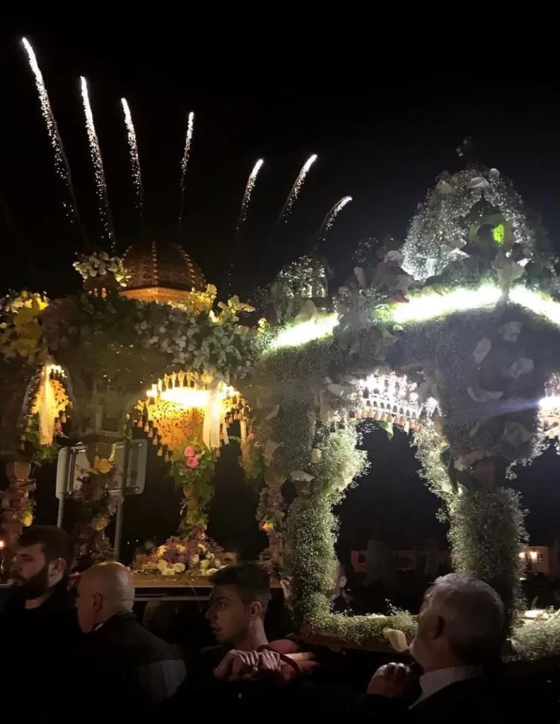 Μεγάλη Παρασκευή στη Ναύπακτο: Το Ενετικό Λιμάνι γίνεται σκηνικό κατάνυξης και συγκίνησης ΦΩΤΟ