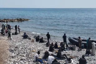 Σουδανοί και Σομαλοί έφτασαν στην Κρήτη με πλαστικό σκάφος που είχε μηχανή