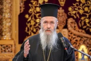 Μητροπολίτης Ναυπάκτου και Αγ. Βλασίου Ιερόθεος: «Δεν μπορεί ο άνθρωπος να χορέψει μόνος του»