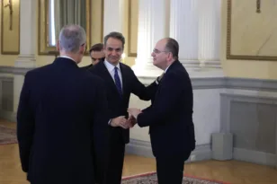 ΣΥΡΙΖΑ: Με τι κρατάει ο Λαζαρίδης τον Μητσοτάκη και δεν τον έδιωχνε επί δύο εβδομάδες;