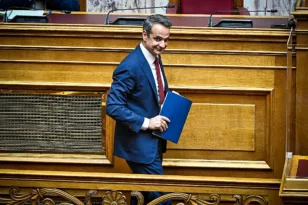 ΣΥΡΙΖΑ: Πώς αγοράσατε το predator, κύριε Μητσοτάκη;».