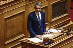 ΖΩΝΤΑΝΑ Μητσοτάκης στη δευτερολογία: Νέα βολές για ΟΠΕΚΕΠΕ, Ευρωπαϊκή Εισαγγελία και «διχασμό» της αντιπολίτευσης