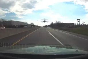 ΗΠΑ: Εντυπωσιακή αναγκαστική προσγείωση μικρού αεροσκάφους σε αυτοκινητόδρομο ΒΙΝΤΕΟ