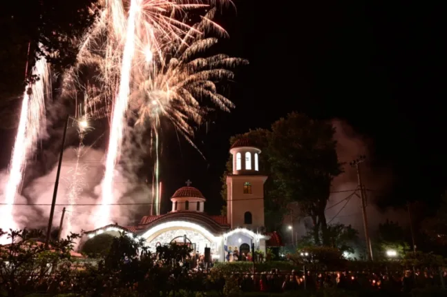 Ιερέας αντί να ψάλει το «Χριστός Ανέστη» βρέθηκε στο κρατητήριο!