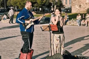 Θεσσαλονίκη: Πρόστιμο σε μουσικούς στον Λευκό Πύργο για μικροφωνική