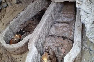 Αρχαιολόγοι στην Αίγυπτο ανακάλυψαν αντίγραφο της «Ιλιάδας» του Ομήρου, στο στομάχι μιας μούμιας