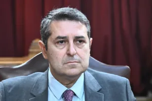 Μάχη για τη ζωή δίνει ο Γιώργος Μυλωνάκης: Κρίσιμα τα επόμενα 24ωρα στον «Ευαγγελισμό», τι λένε οι γιατροί