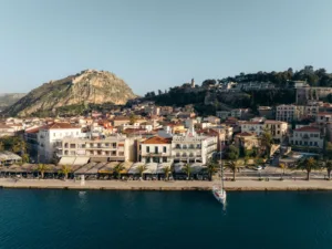 Ελλάδα: Το ταξίδι στον χρόνο με τις παλιές πόλεις, εκεί που η ιστορία συναντά τη ρομαντική ατμόσφαιρα