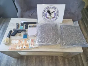 Πάτρα: Συλλήψεις για ναρκωτικά, πιστόλι, φυσίγγια και ζυγαριές ακριβείας