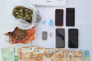 Ναύπακτος: Πέταξε την κοκαΐνη στον δρόμο μόλις είδε τους αστυνομικούς – Χειροπέδες για διακίνηση ΦΩΤΟ