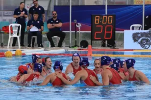 Το Κύπελλο στην πισίνα βάφτηκε κόκκινο