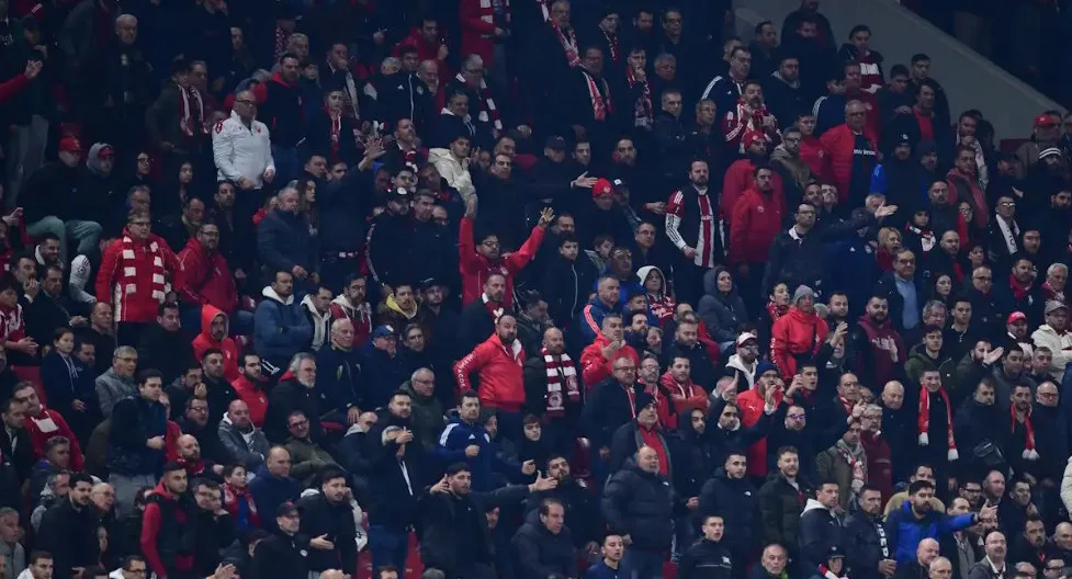 Οπαδοί στην προπόνηση του Ολυμπιακού