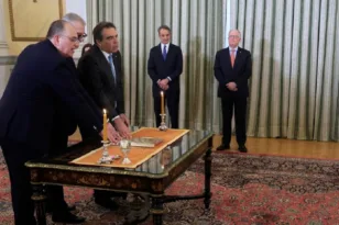 Ορκίστηκαν Σχοινάς, Τουρνάς και Λαζαρίδης μετά τον ΟΠΕΚΕΠΕ – Τα μηνύματα από το Προεδρικό Μέγαρο