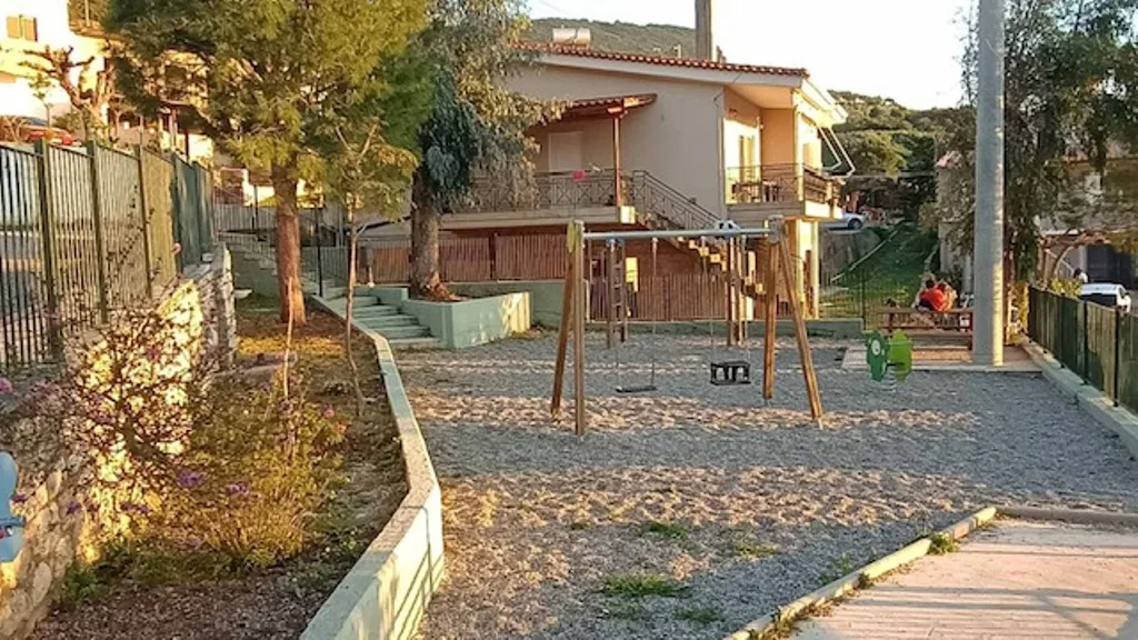 Πάτρα: Παραδόθηκαν δύο ανακαινισμένες παιδικές χαρές σε Αγία Λαύρα και Ελεκίστρα ΦΩΤΟ