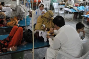 Πακιστάν: Εκατοντάδες παιδιά μολύνθηκαν με HIV από επαναχρησιμοποιημένες σύριγγες