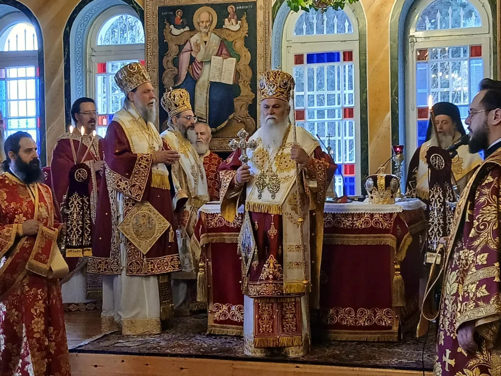 Αίγιο: Με λαμπρότητα και πλήθος πιστών η πανήγυρη της Παναγίας Τρυπητής ΦΩΤΟ