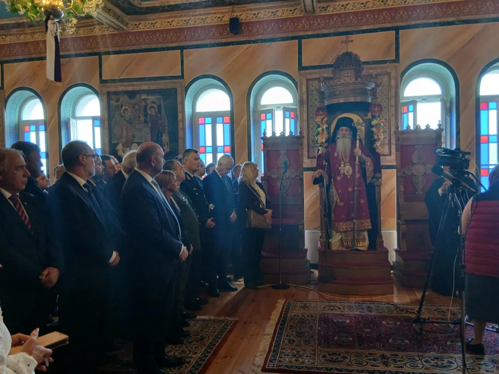 Αίγιο: Με λαμπρότητα και πλήθος πιστών η πανήγυρη της Παναγίας Τρυπητής ΦΩΤΟ