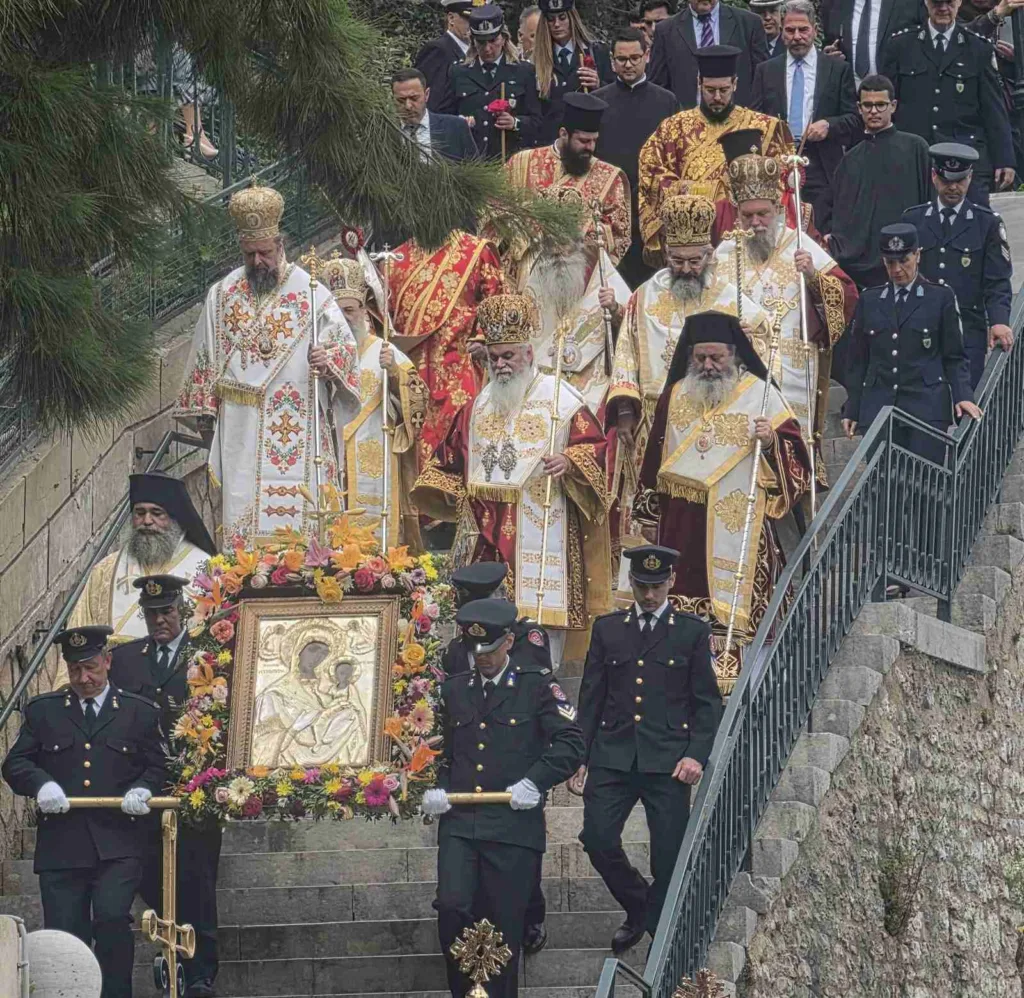 Αίγιο: Με λαμπρότητα και πλήθος πιστών η πανήγυρη της Παναγίας Τρυπητής ΦΩΤΟ